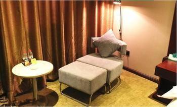 Jinyue Business Hotel Yichuan  Екстер'єр фото